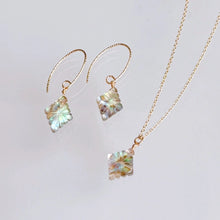 画像をギャラリービューアに読み込む, アバロンシェル × クリスタル水晶のオーロラカラーピアス/イヤリング｜SAKURA jewelry（サクラジュエリー）
