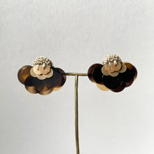 画像をギャラリービューアに読み込む, 刺繍ピアス／イヤリング　「踊り子」べっこう｜cheese（チーズ）
