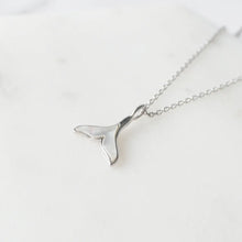 画像をギャラリービューアに読み込む, マザーオブパール クジラテール ネックレス（シルバー925／ロジウムプレーティング）｜SMUK（スムーク）
