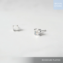画像をギャラリービューアに読み込む, ムーンストーン スタッドピアス（シルバー925／ロジウムプレーティング）｜SMUK（スムーク）
