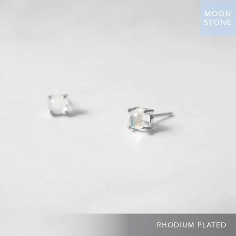 SMUK ムーンストーン スタッドピアス（シルバー925／ロジウムプレーティング）｜SMUK（スムーク）
