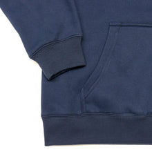 画像をギャラリービューアに読み込む, Classic Logo Sweat Hoodie [Navy]｜DEFACT（デファクト）
