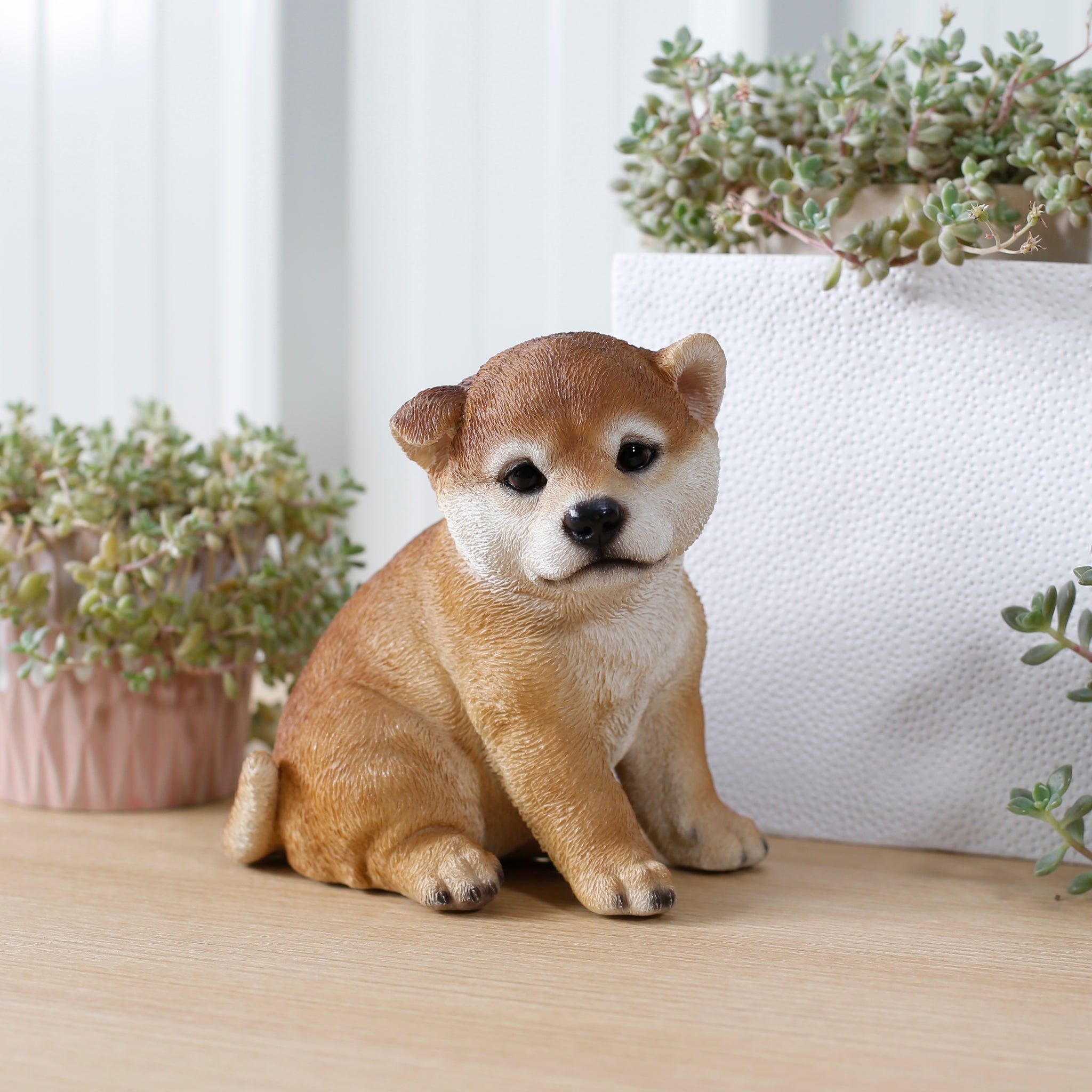 右向きお座り秋田犬｜WooBia（ウービア） – CHOOSEBASE SHIBUYA