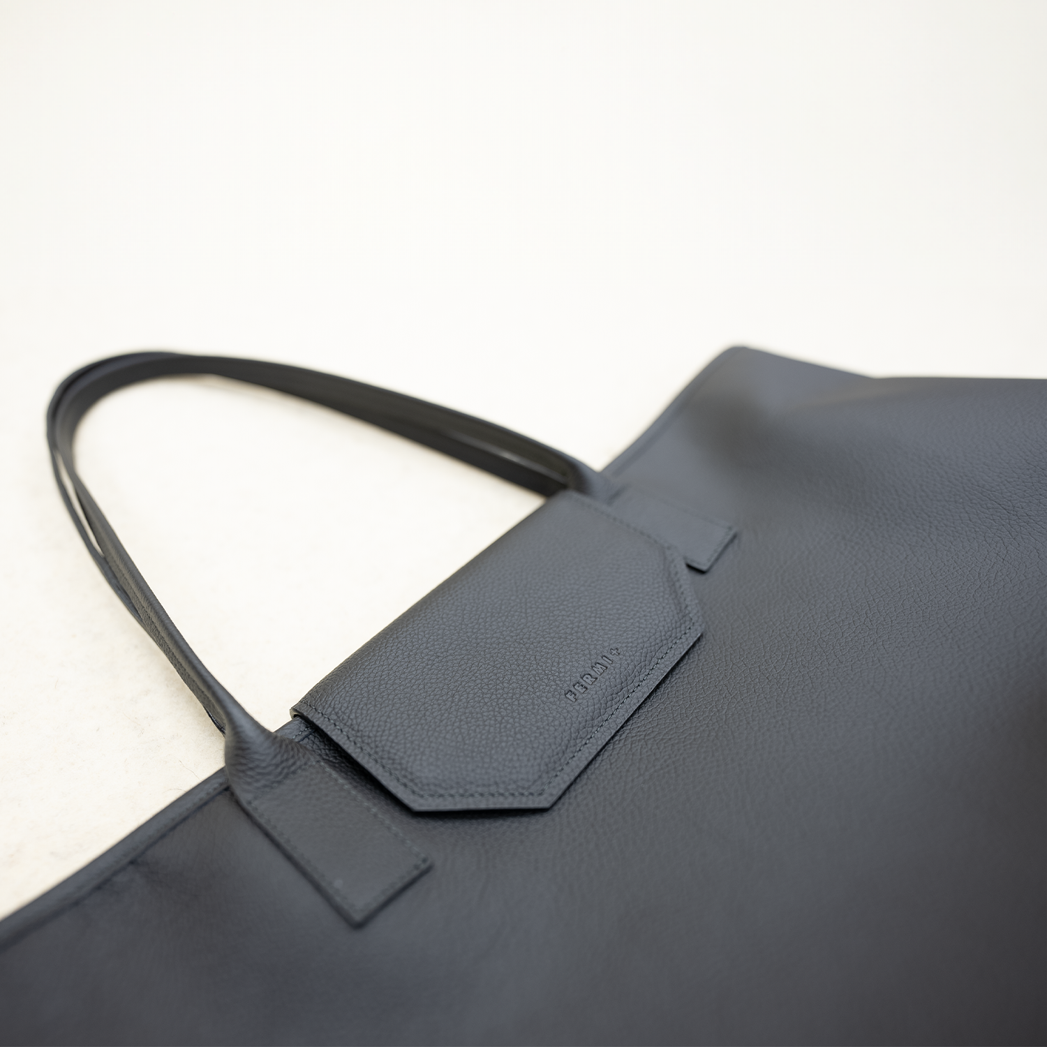 極軽本革トートバッグ/ FEATHER LIGHT TOTE BAG｜FERMI＋（フェルミ