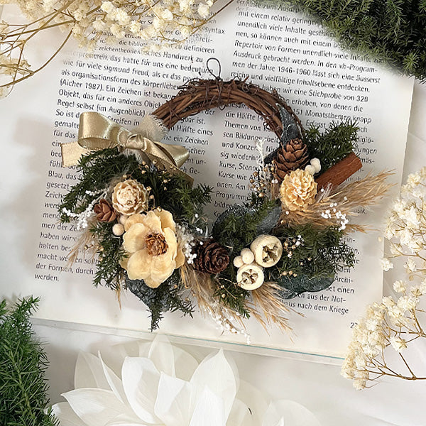 パンパスグラスとタイサンボクのハーフリース ドライフラワー リース