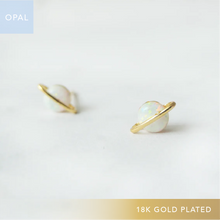 画像をギャラリービューアに読み込む, プラネットモチーフ オパール スタッドピアス（シルバー925／18Kゴールドプレーティング）｜SMUK（スムーク）
