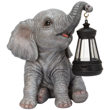 画像をギャラリービューアに読み込む, ソーラーランプを鼻で持ち上げる赤ちゃんゾウ｜WooBia（ウービア）
