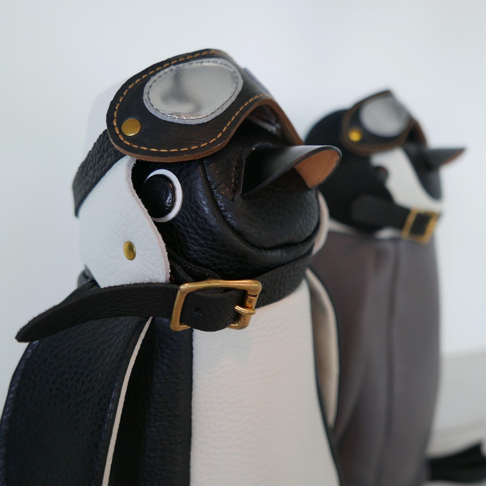 ペンギンの赤ちゃんバッグ・専用ヘルメット・ホワイト｜ガムアママ