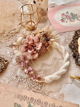 画像をギャラリービューアに読み込む, くすみピンクのカラーしめ縄｜flowers luciole（フラワーズ　ルシオール）
