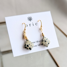 画像をギャラリービューアに読み込む, ダルメシアンジャスパー オリエンタルカットピアス／イヤリング｜orie（オリエ）
