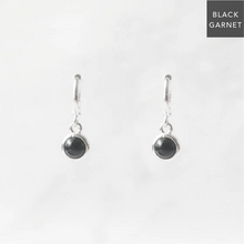 画像をギャラリービューアに読み込む, ブラックガーネット ダングルピアス（シルバー925）｜SMUK（スムーク）
