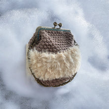 画像をギャラリービューアに読み込む, ふわふわファーのがま口チェーンバッグ｜M&#39;S  CROCHET（エムズクロシェット）
