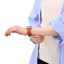 画像をギャラリービューアに読み込む, AppleWatch シェーブルレザーバンド(色：オレンジ)｜YUTORI（ユトリ）
