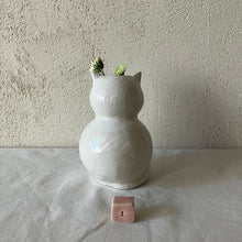 画像をギャラリービューアに読み込む, 白猫の花瓶｜とうげい hanaga（トウゲイ　ハナガ）
