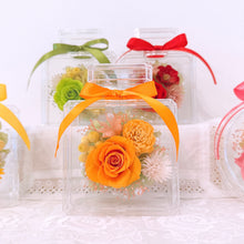 画像をギャラリービューアに読み込む, 【Flower Parfum 香水瓶四角型】バラ 母の日 ギフト プレゼント 両親贈呈品 出産 誕生日 記念日 インテリア 雑貨 プリザーブドフラワー ボトルアレンジメント｜Luana Mally（ルアナ　マリー）
