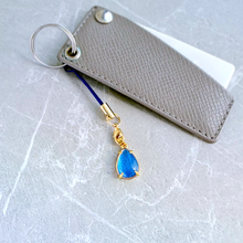 画像をギャラリービューアに読み込む, 色が変わる宝石ストラップ　アジサイ石「アジサイの雫」　14×10mm｜atelier ShowKer（アトリエショーカー）
