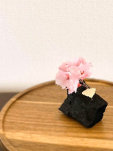 画像をギャラリービューアに読み込む, 心包む桜：炭オブジェ｜櫂の炭（カイノスミ）
