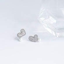 画像をギャラリービューアに読み込む, Pearl Kiss Heart  光のハートイヤリング｜BLANCHE NEIGE（ブランシュネージュ）
