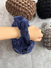画像をギャラリービューアに読み込む, triangle velvet ribbon bag small｜GONGON.crochet（ゴンゴンクロシェ）
