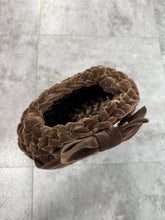 画像をギャラリービューアに読み込む, triangle velvet ribbon bag small｜GONGON.crochet（ゴンゴンクロシェ）
