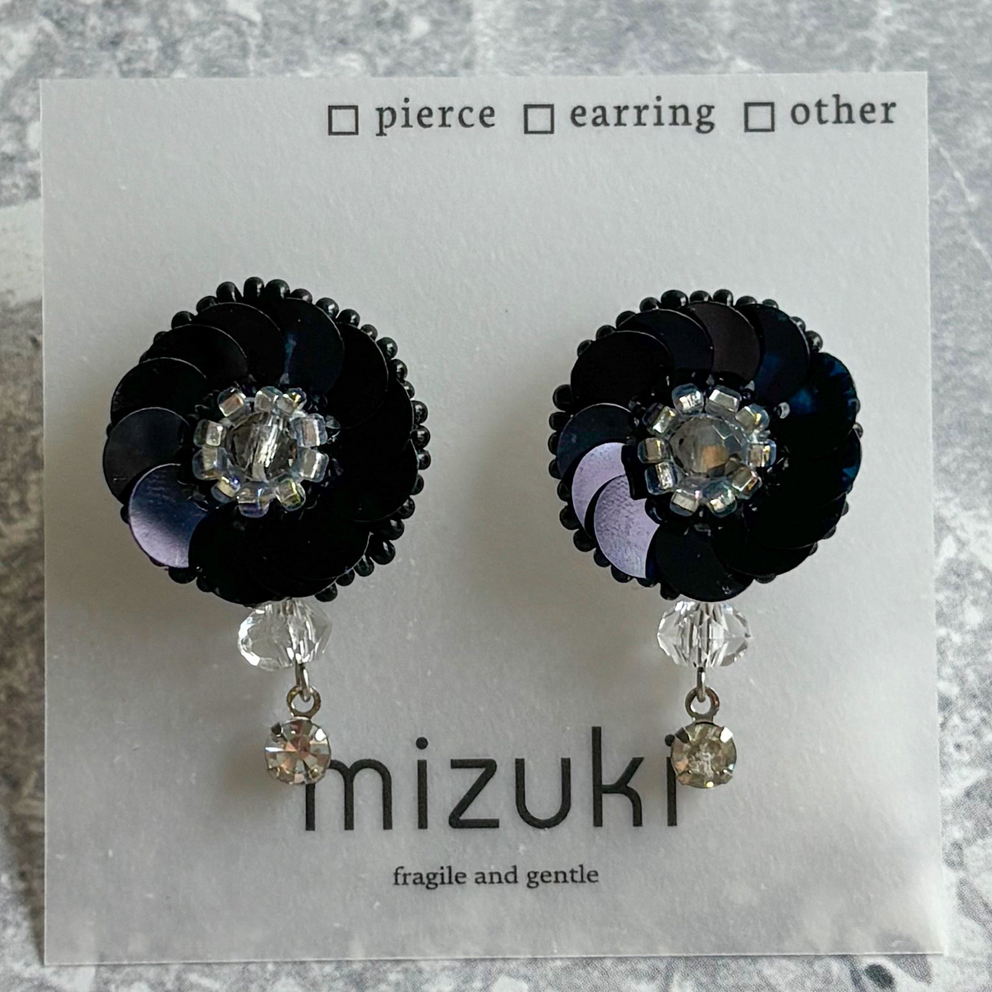 anemone》ビーズ刺繍 ピアスorイヤリング（ニッケルフリー）｜mizuki