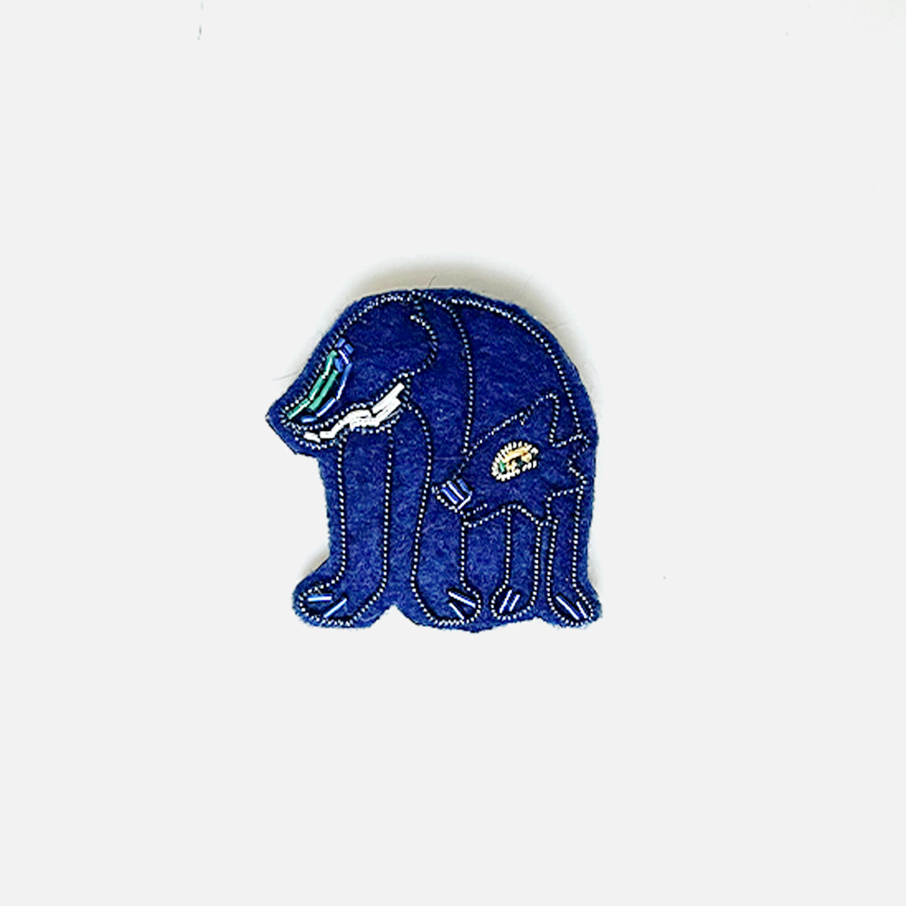 aiueaoui ハンドオブジェ オーナメント 刺繍 刺繍ブローチ / オオカミ｜studio bansoko（スタジオバンソウコウ