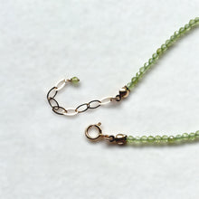 画像をギャラリービューアに読み込む, ペリドットの華奢なブレスレット｜beads room mimo（ビーズルームミモ）
