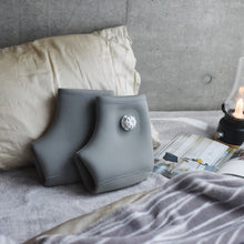 画像をギャラリービューアに読み込む, 足湯たんぽブーツ ライトグレー　【濡れない足湯×履く湯たんぽ】｜LYKKE（リュッケ）
