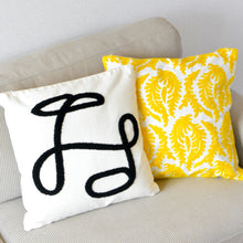 画像をギャラリービューアに読み込む, Cushion Cover｜Mai｜Y.O.L.O（ヨーロー）
