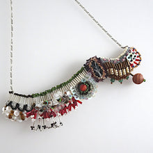 画像をギャラリービューアに読み込む, 冬の街//立体刺繍ネックレス｜hanmmmo（ハンモ）
