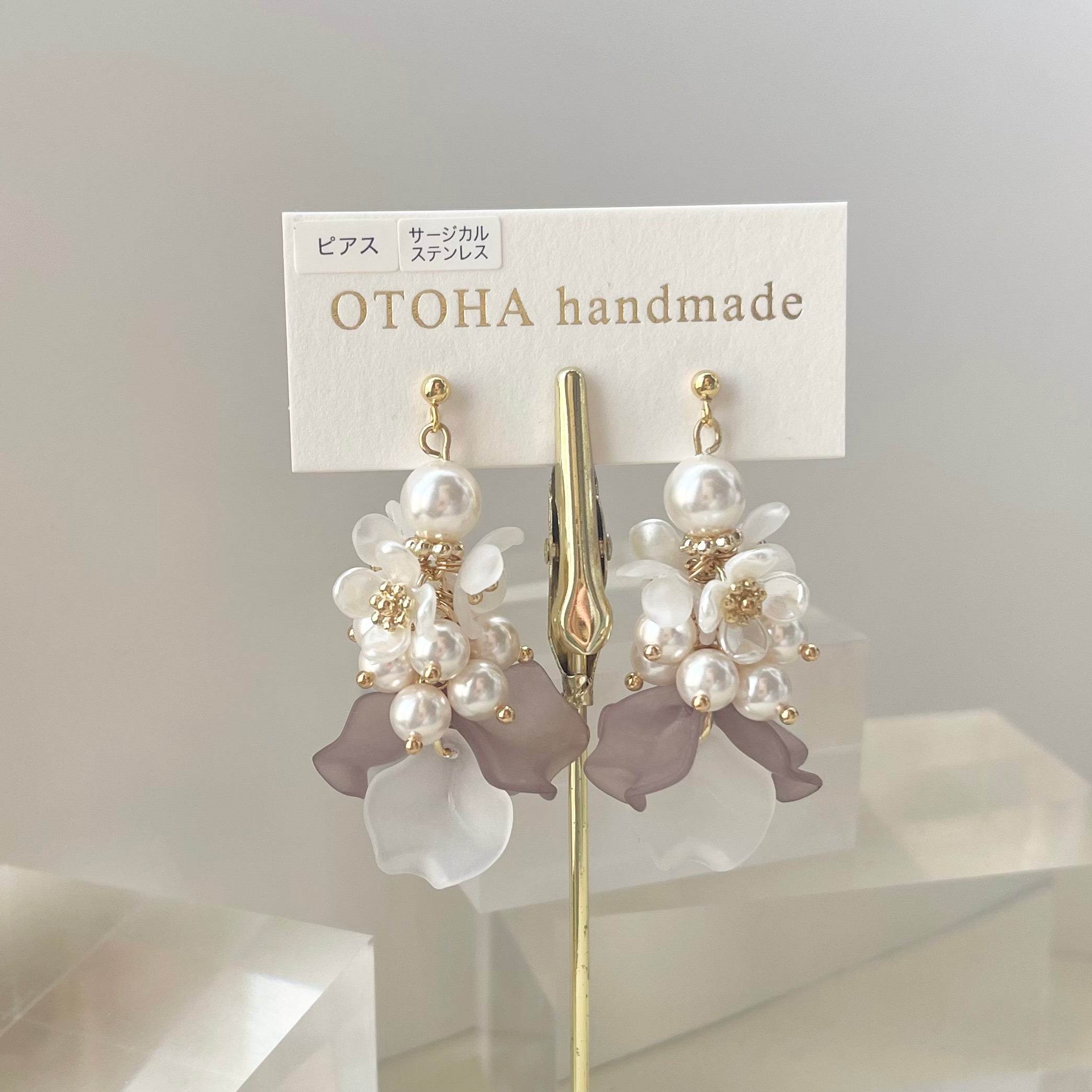 小さなお花と花びらピアス/イヤリング(パープル)｜OTOHA handmade（オトハ　ハンドメイド）