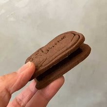 画像をギャラリービューアに読み込む, 【冬季限定】ネコ画伯のレーズンサンド＆テリーヌショコラサンド｜Ja’rrive!!（ジャリーヴ）
