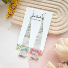 画像をギャラリービューアに読み込む, シルバーのロングビーズフリンジピアス / イヤリング  ｜Ahki Beadwork（アーキービーズワーク）
