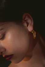 画像をギャラリービューアに読み込む, Pluto Rebirth pierced earrings Gold｜Plu.2（プルードゥ）
