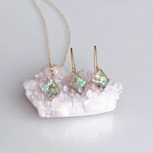 画像をギャラリービューアに読み込む, アバロンシェル × クリスタル水晶のオーロラカラーピアス/イヤリング｜SAKURA jewelry（サクラジュエリー）
