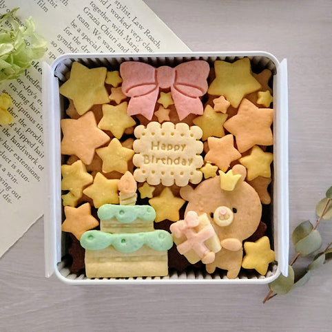 Patisserieシュシュ バースデークッキー缶/きみと季節のとなりに「HappyBirthday」くま｜Patisserieシュシュ（パティスリーシュシュ）