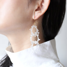 画像をギャラリービューアに読み込む, crown of baby&#39;s breath -mini triple- (white/gold)（ピアス/イヤリング）｜FT2 works（エフティーツーワークス）｜FT2 works（エフティーツーワークス）｜FT2 works（エフティーツーワークス）
