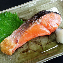 画像をギャラリービューアに読み込む, 桜燻汐紅鮭切身（ギフトBOX）｜Kaori-熏（カオリカオリ）
