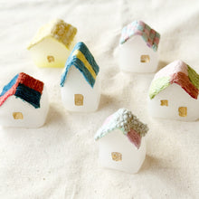 画像をギャラリービューアに読み込む, おかえり｜ガラスと草木染め刺繍の小さなオブジェ｜misaki kotori glass and thread（ミサキコトリグラスアンドスレッド）
