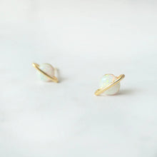 画像をギャラリービューアに読み込む, プラネットモチーフ オパール スタッドピアス（シルバー925／18Kゴールドプレーティング）｜SMUK（スムーク）
