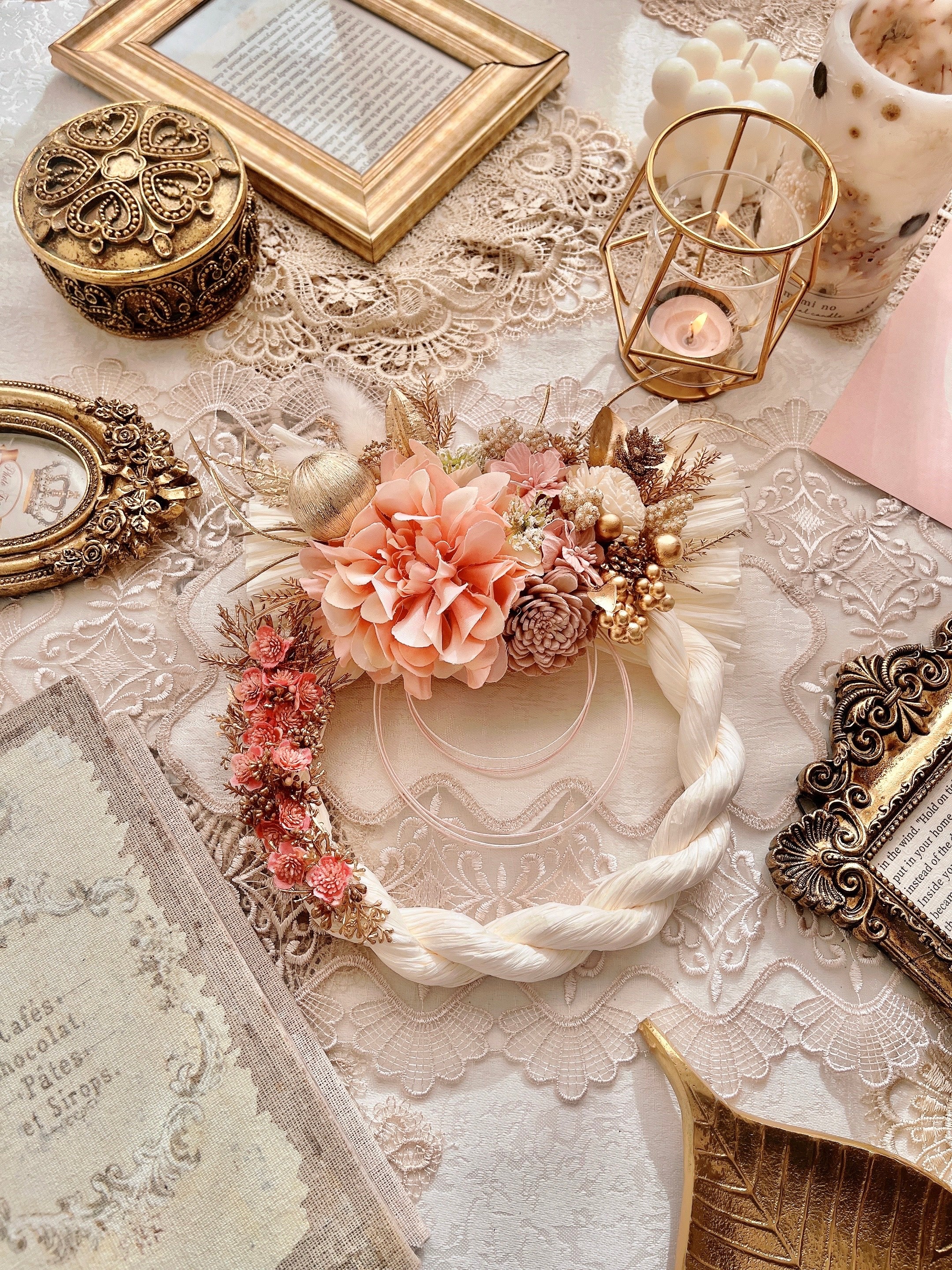 コーラルピンクのカラーしめ縄｜flowers luciole（フラワーズ　ルシオール）