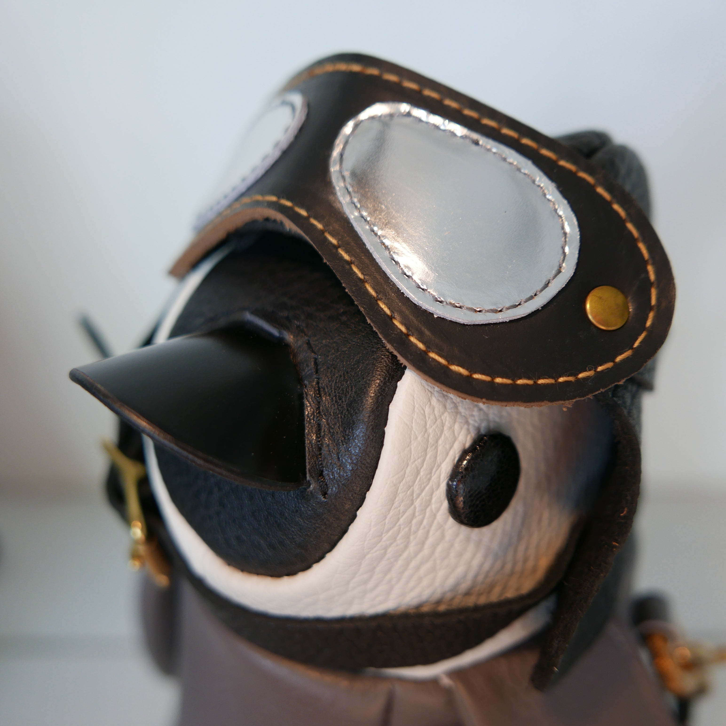 ペンギンの赤ちゃんバッグ・専用ヘルメット・ブラック｜ガムアママレザーズ神戸（ガムアママレザーズコウベ）