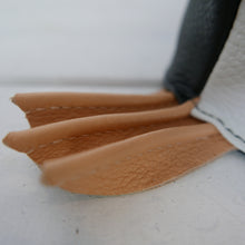 画像をギャラリービューアに読み込む, ペンギンの赤ちゃんバッグ・アデリーちゃん｜ガムアママレザーズ神戸（ガムアママレザーズコウベ）
