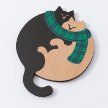 画像をギャラリービューアに読み込む, 【クリスマス限定パッケージ】木製コースター・プレート｜ねこまみれ〈じんわりグリーン〉｜Ten＆O Art+Craft（テンアンドオー　アートクラフト）
