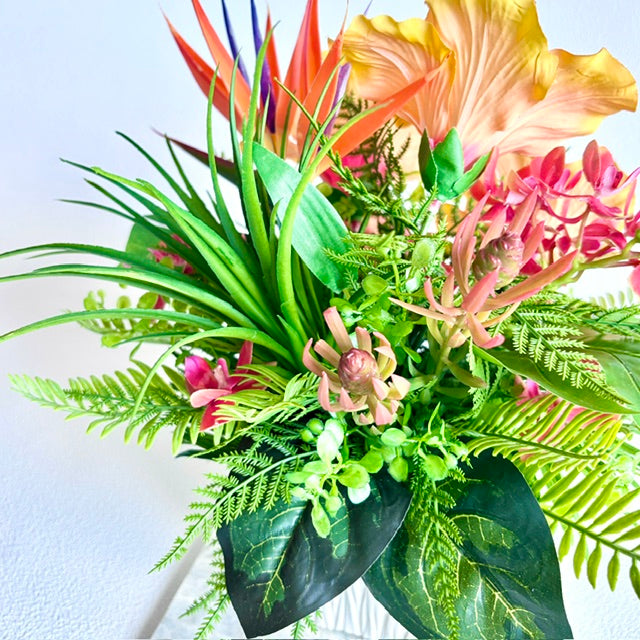 オレンジハイビスカスとストレリチアのトロピカルアレンジメント