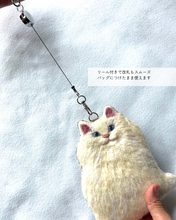 画像をギャラリービューアに読み込む, 羊毛フェルトのふわふわ白ネコパスケース｜たろじろ
