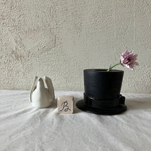 画像をギャラリービューアに読み込む, シルクハットとハトの花瓶セット｜とうげい hanaga（トウゲイ　ハナガ）
