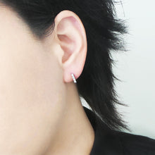 画像をギャラリービューアに読み込む, オパールツインクルカーブハギーピアス（シルバー925／ロジウムプレーティング）｜SMUK（スムーク）
