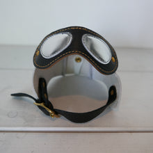 画像をギャラリービューアに読み込む, ペンギンの赤ちゃんバッグ・専用ヘルメット・ホワイト｜ガムアママレザーズ神戸（ガムアママレザーズコウベ）
