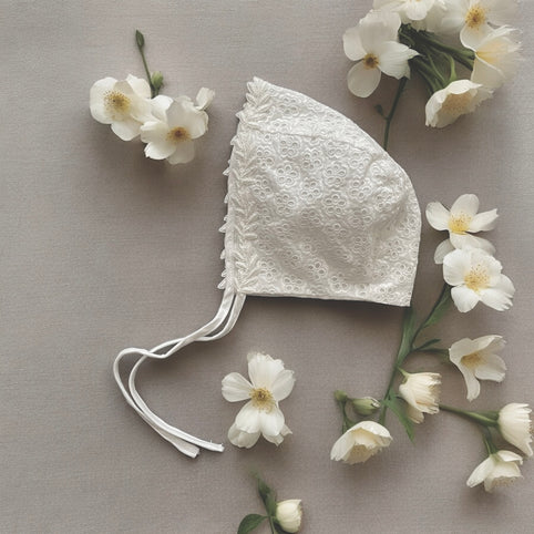 Seeds and Bloom Flower lace baby bonnet｜Seeds and Bloom（シーズアンドブルーム）